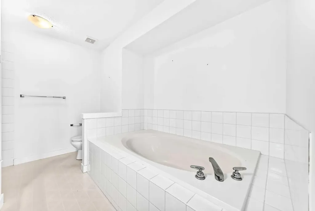 80 Cranridge Crescent SE Calgary AB T2M 0J3