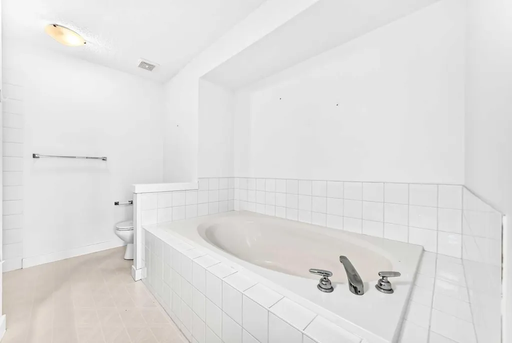 80 Cranridge Crescent SE Calgary AB T2M 0J3