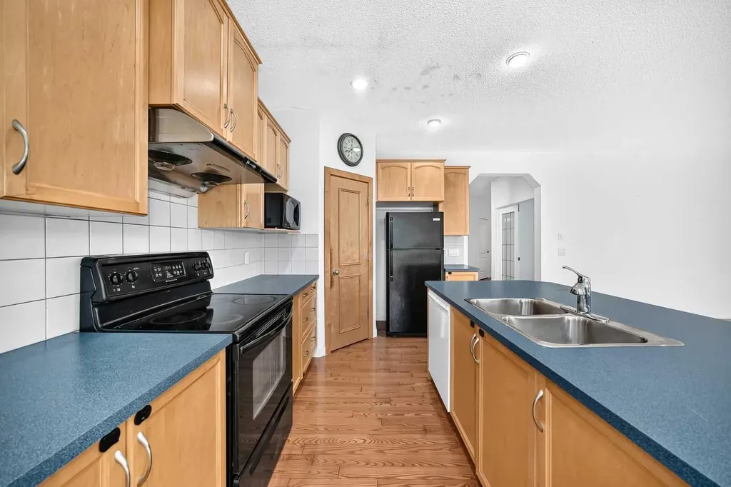 80 Cranridge Crescent SE Calgary AB T2M 0J3
