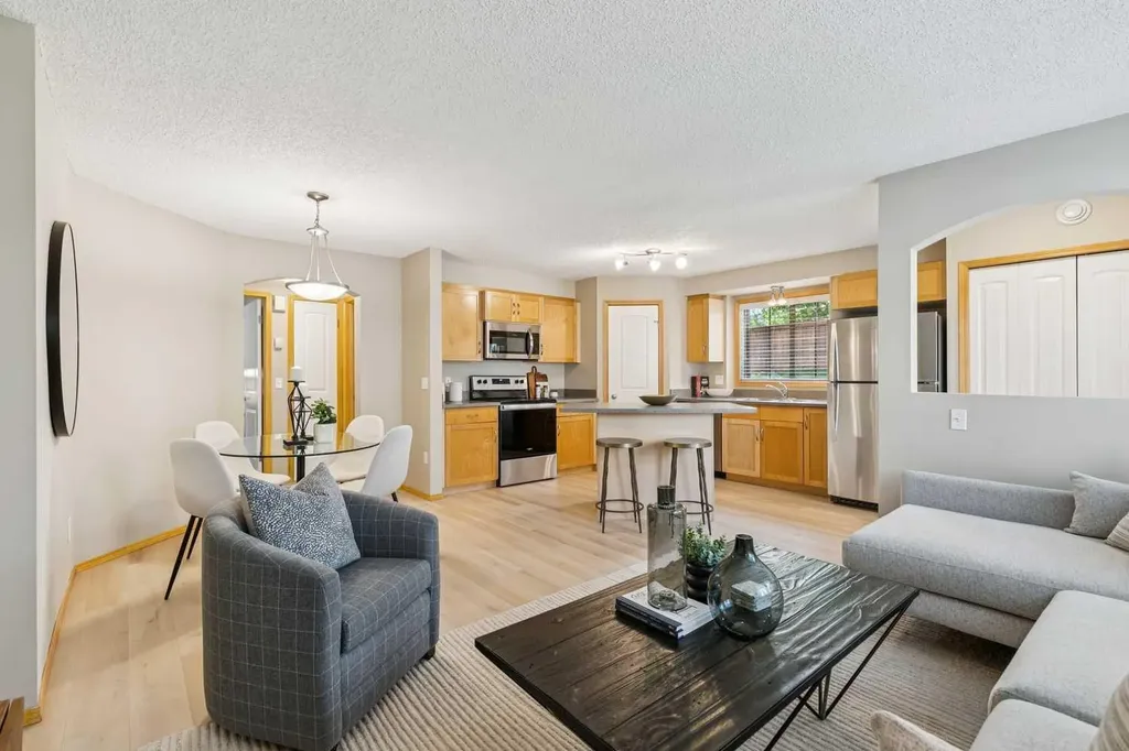 7 Everridge Square SW Calgary AB T2Y5J5