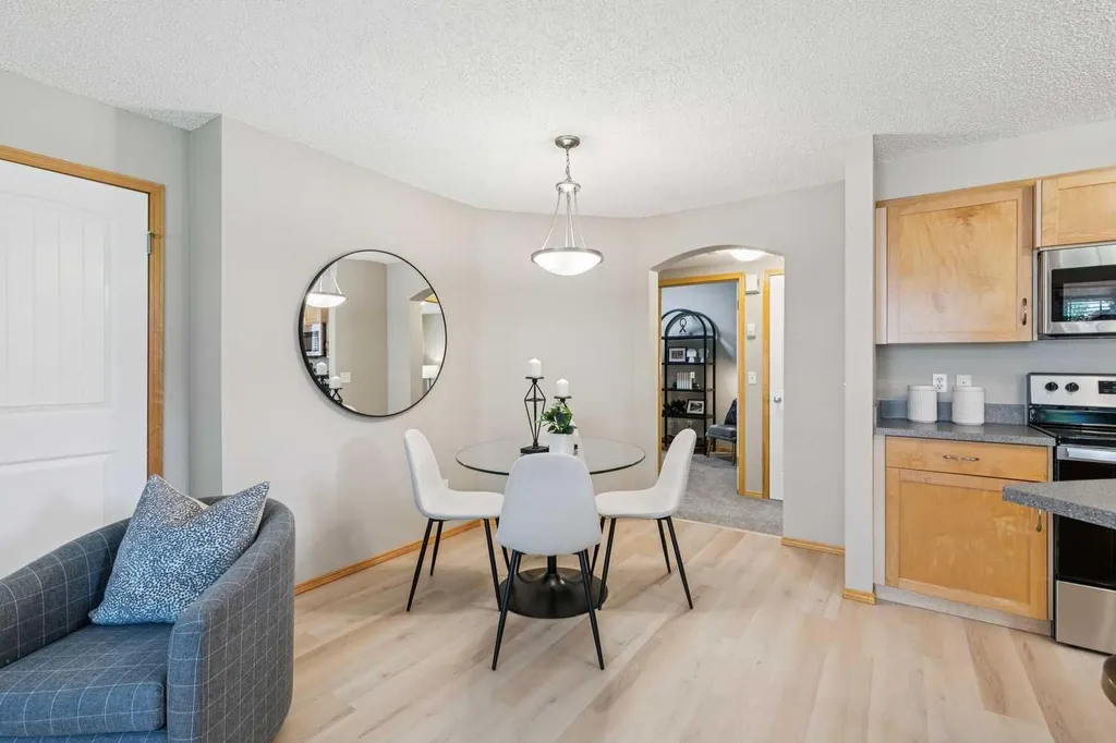 7 Everridge Square SW Calgary AB T2Y5J5
