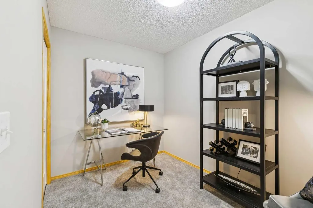 7 Everridge Square SW Calgary AB T2Y5J5