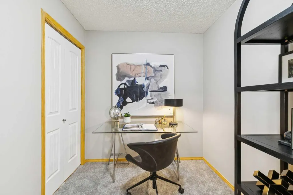 7 Everridge Square SW Calgary AB T2Y5J5