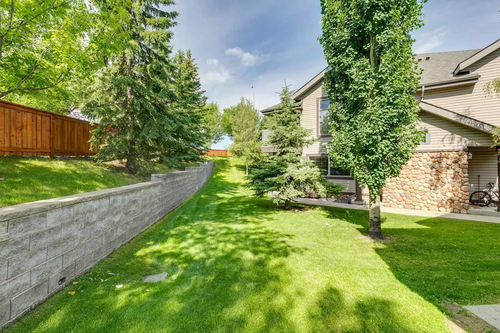 7 Everridge Square SW Calgary AB T2Y5J5