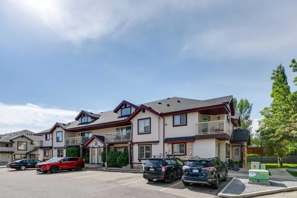 7 Everridge Square SW Calgary AB T2Y5J5