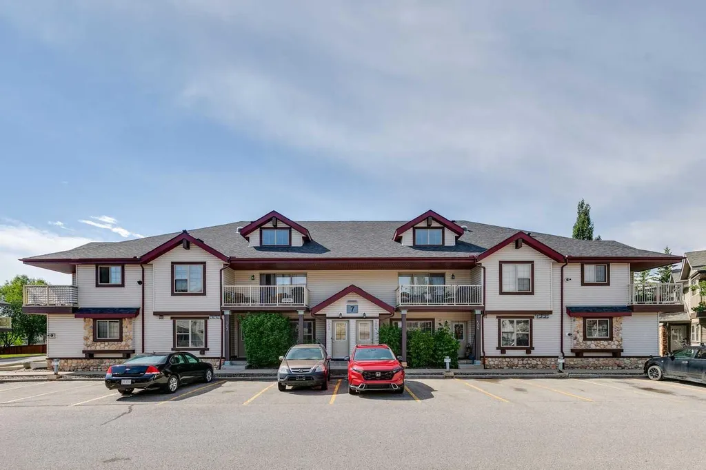 7 Everridge Square SW Calgary AB T2Y5J5