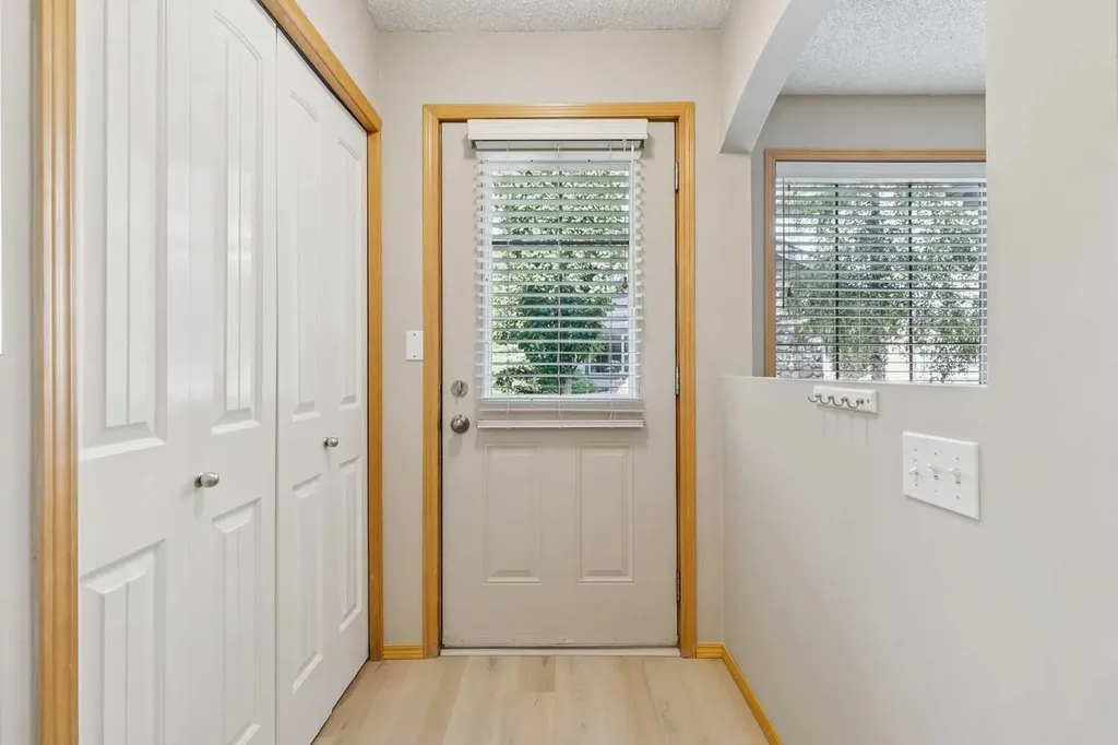 7 Everridge Square SW Calgary AB T2Y5J5