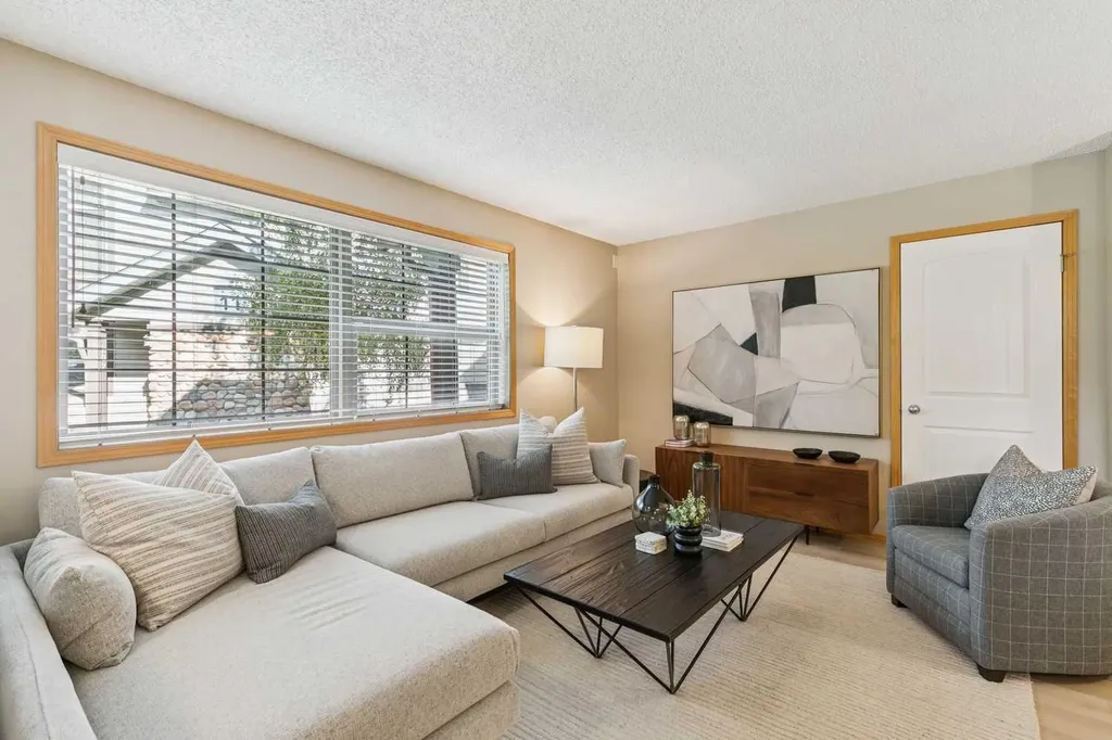 7 Everridge Square SW Calgary AB T2Y5J5
