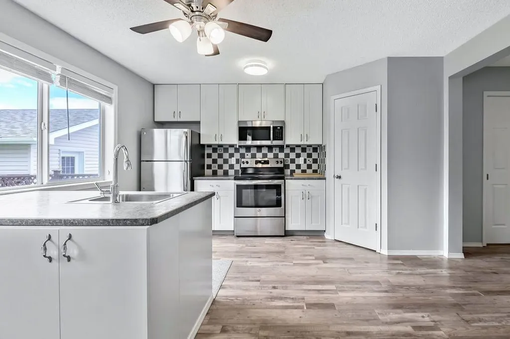 24 Cimarron Meadows Road Okotoks AB T1S 1T1