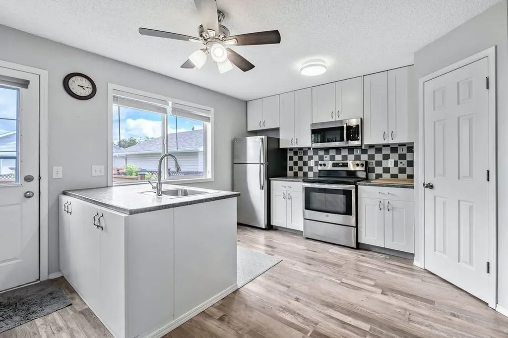 24 Cimarron Meadows Road Okotoks AB T1S 1T1