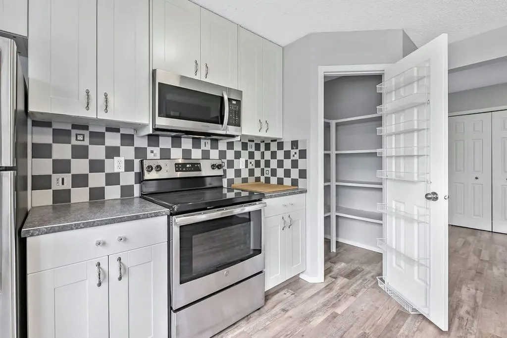 24 Cimarron Meadows Road Okotoks AB T1S 1T1
