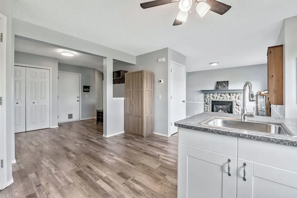 24 Cimarron Meadows Road Okotoks AB T1S 1T1