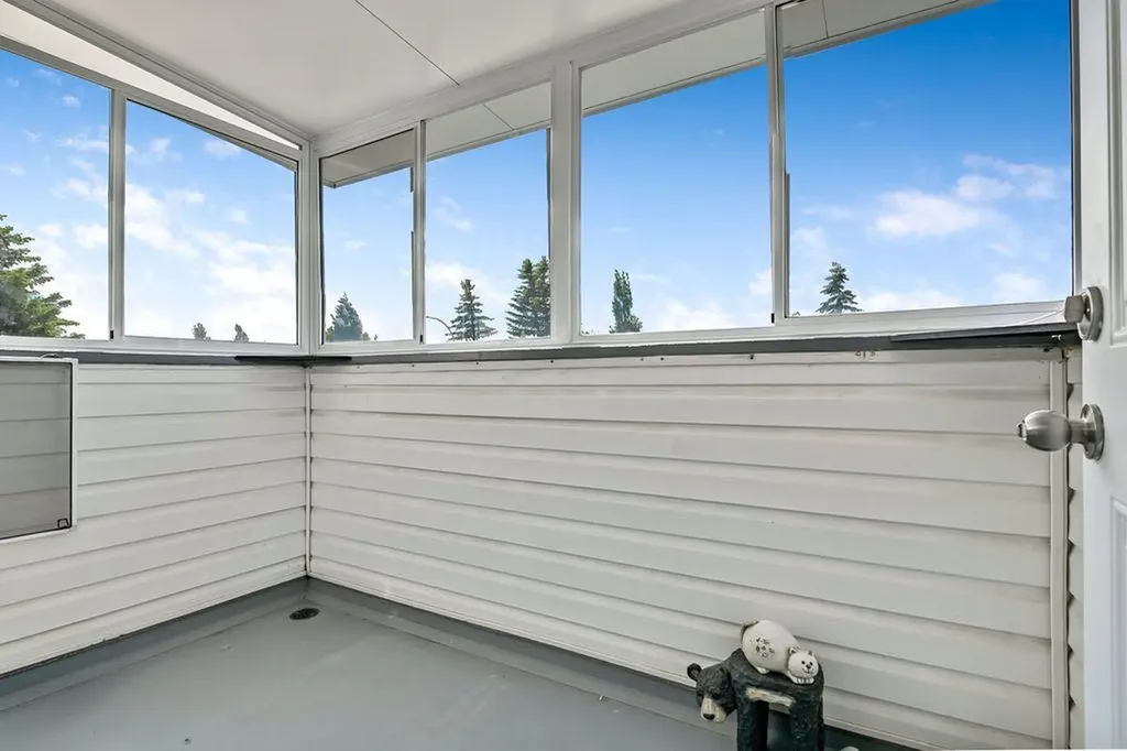 24 Cimarron Meadows Road Okotoks AB T1S 1T1