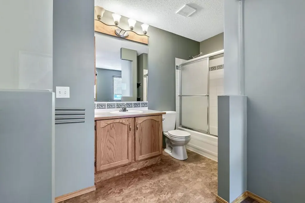 24 Cimarron Meadows Road Okotoks AB T1S 1T1