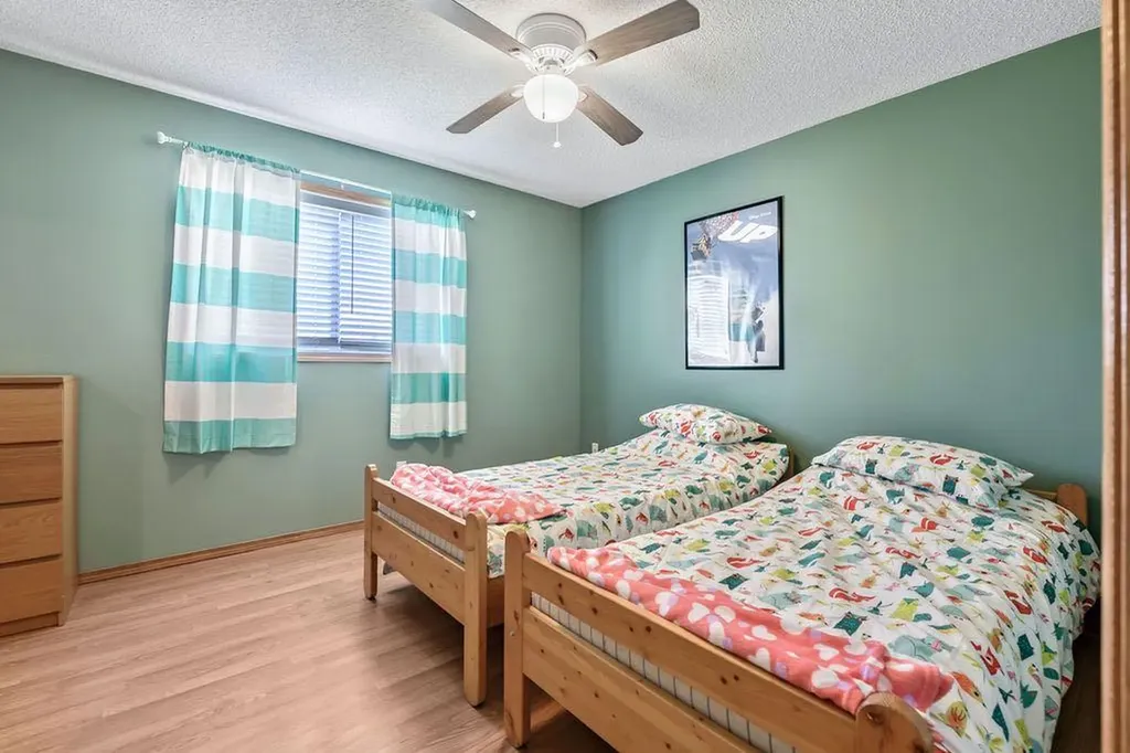 24 Cimarron Meadows Road Okotoks AB T1S 1T1
