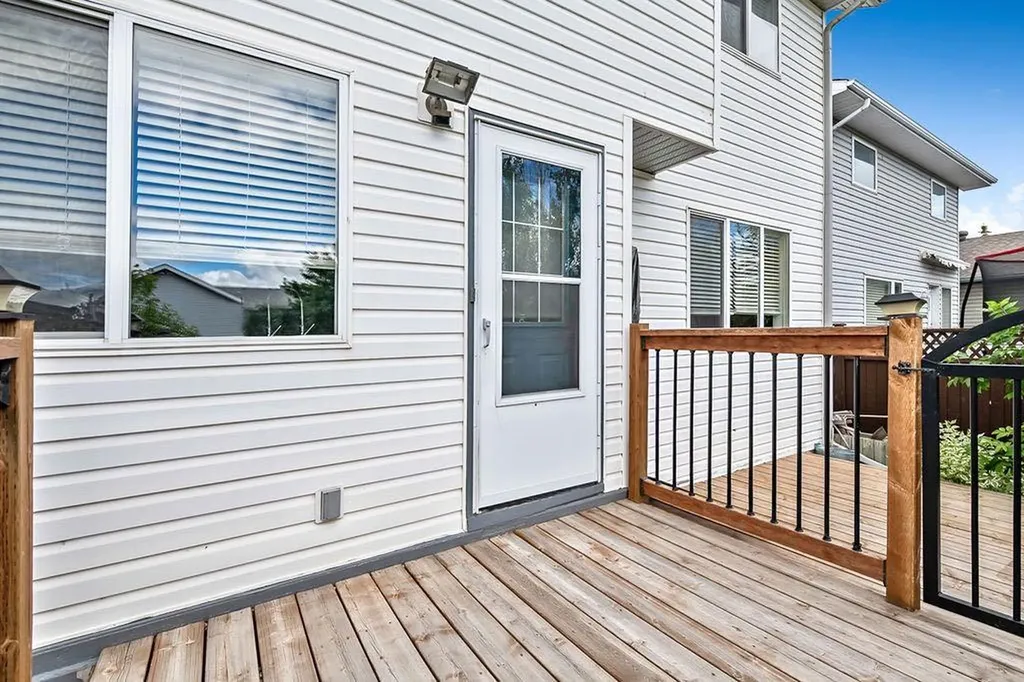 24 Cimarron Meadows Road Okotoks AB T1S 1T1