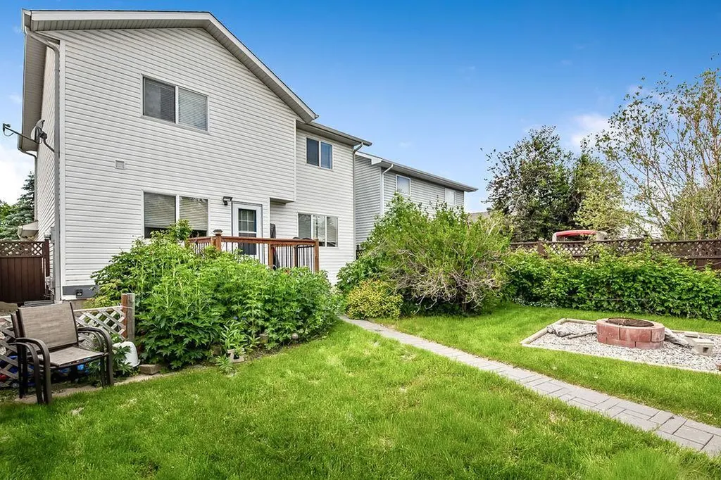 24 Cimarron Meadows Road Okotoks AB T1S 1T1