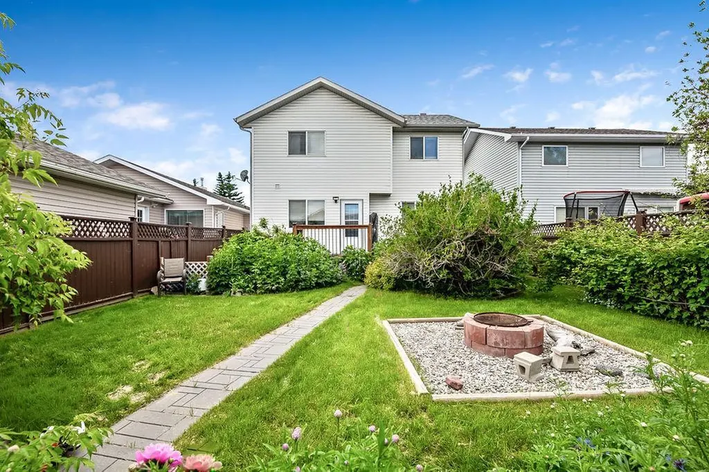 24 Cimarron Meadows Road Okotoks AB T1S 1T1