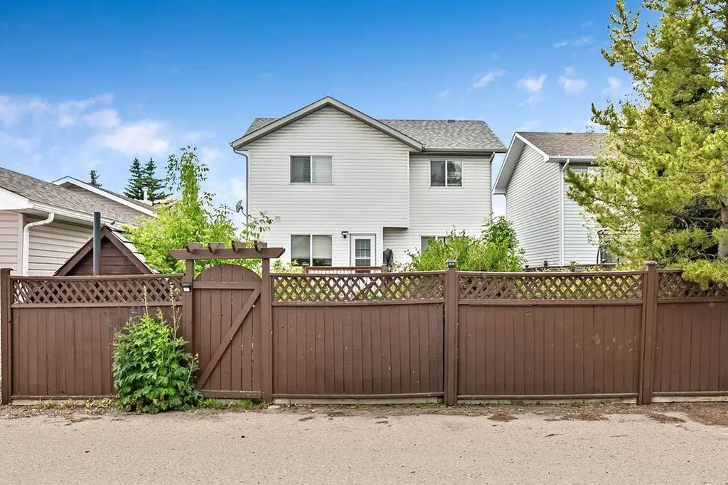 24 Cimarron Meadows Road Okotoks AB T1S 1T1