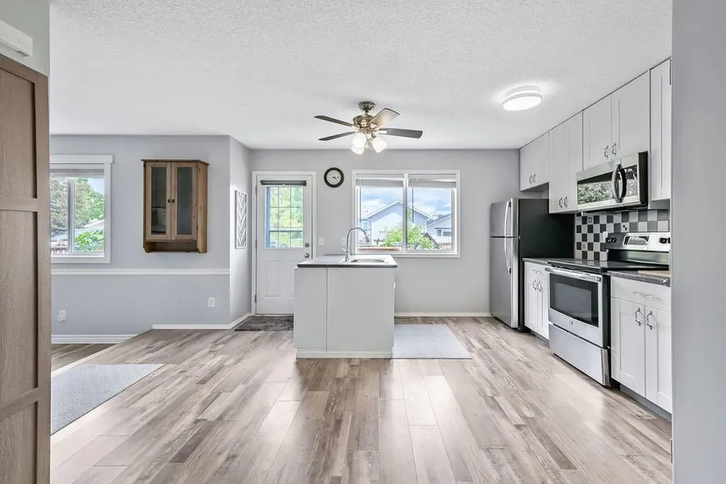 24 Cimarron Meadows Road Okotoks AB T1S 1T1