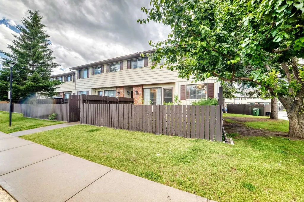 175 Manora Place NE Calgary AB T2A 5P7
