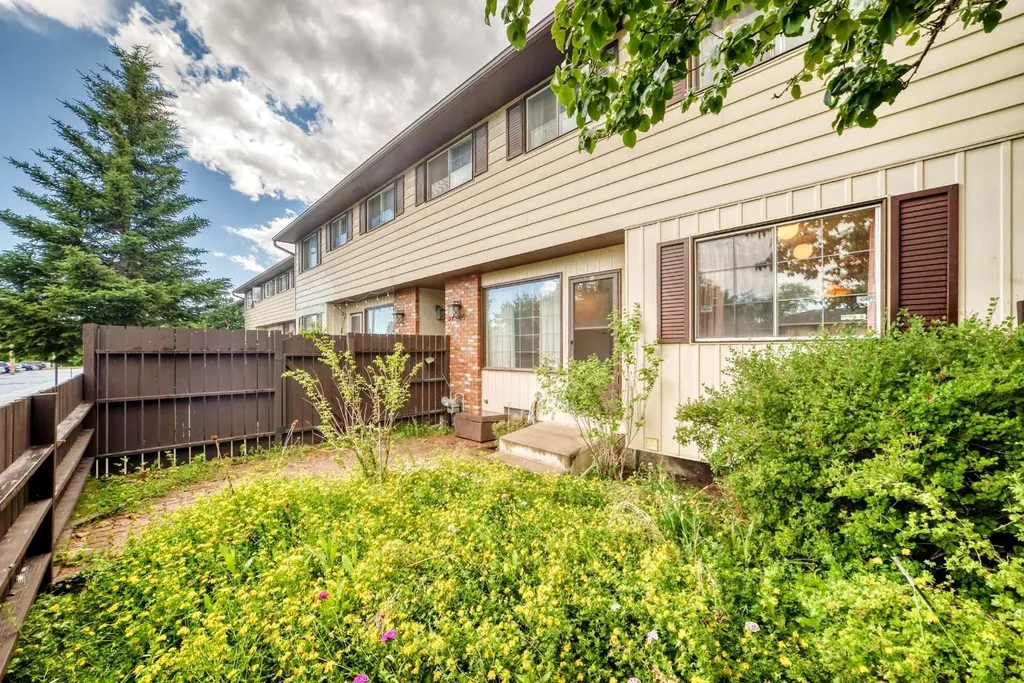 175 Manora Place NE Calgary AB T2A 5P7
