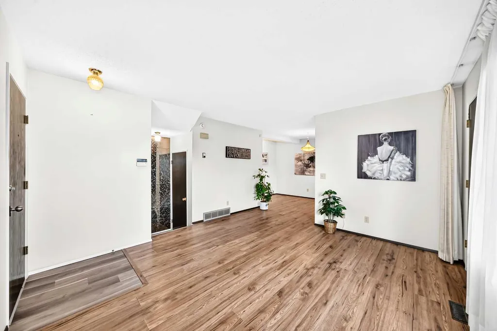 175 Manora Place NE Calgary AB T2A 5P7