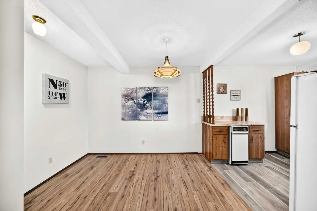 175 Manora Place NE Calgary AB T2A 5P7