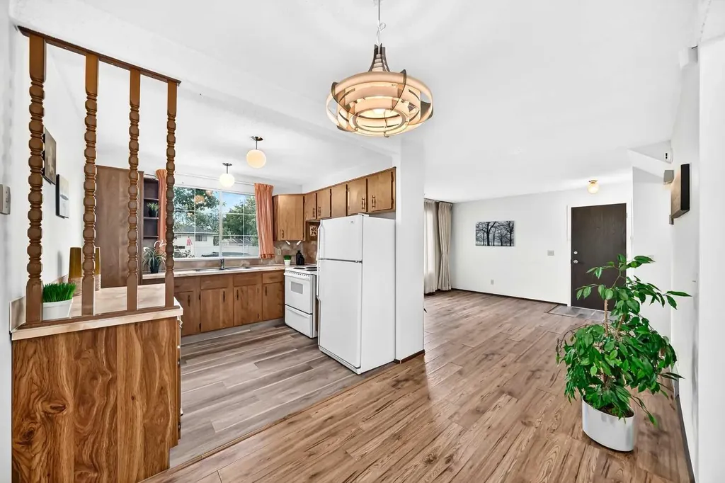 175 Manora Place NE Calgary AB T2A 5P7