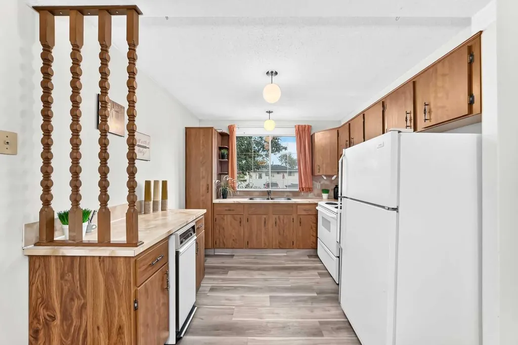 175 Manora Place NE Calgary AB T2A 5P7