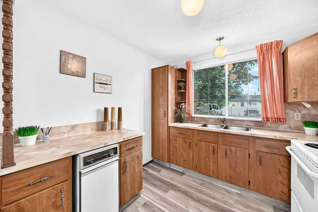175 Manora Place NE Calgary AB T2A 5P7
