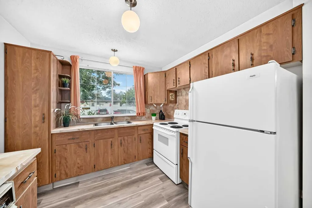 175 Manora Place NE Calgary AB T2A 5P7