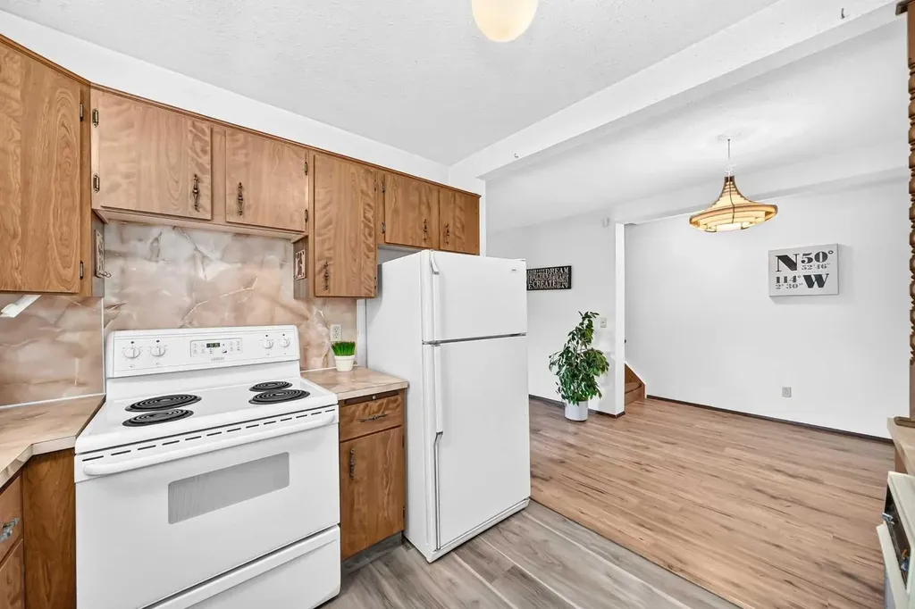 175 Manora Place NE Calgary AB T2A 5P7