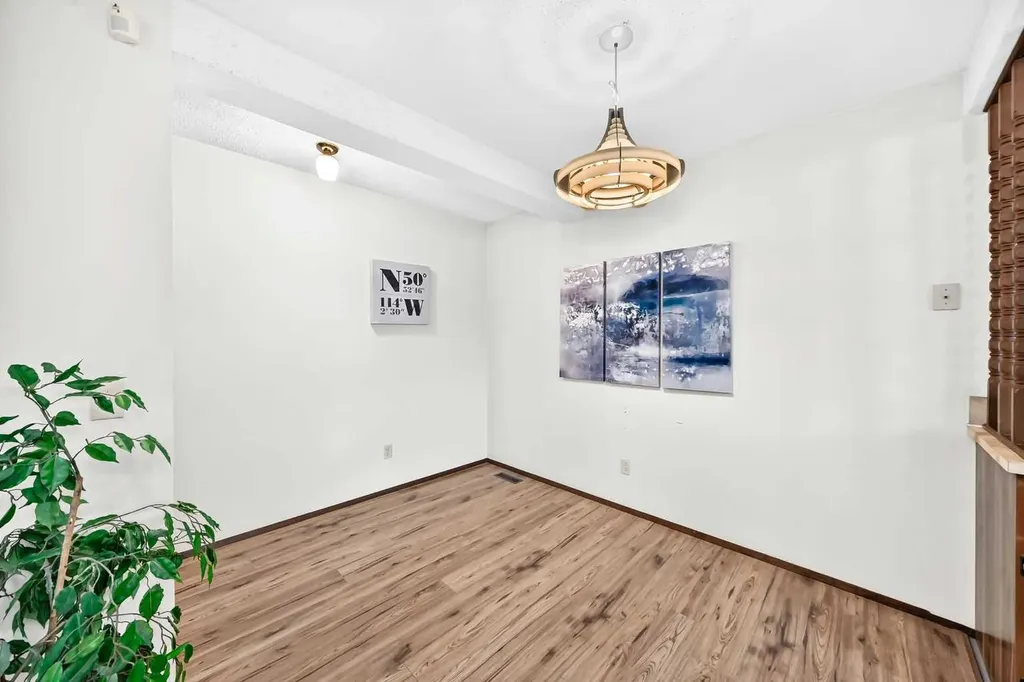 175 Manora Place NE Calgary AB T2A 5P7