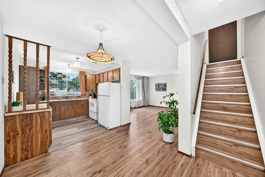 175 Manora Place NE Calgary AB T2A 5P7