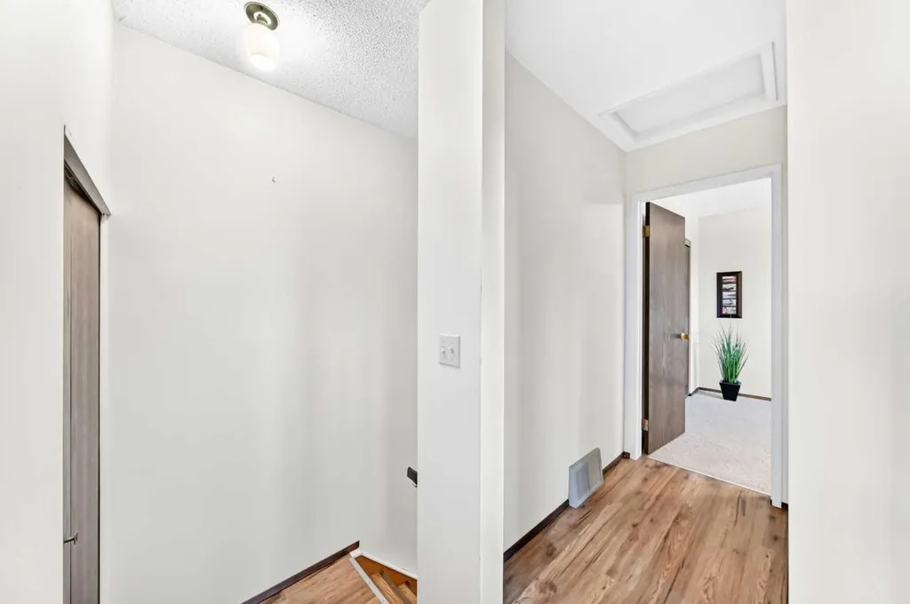 175 Manora Place NE Calgary AB T2A 5P7
