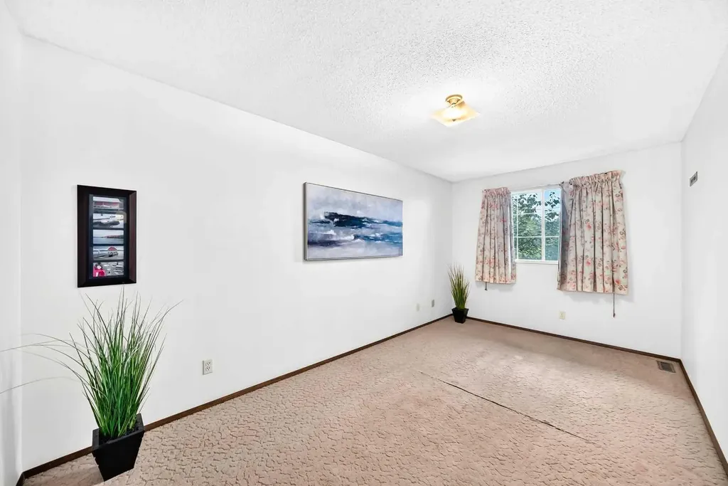 175 Manora Place NE Calgary AB T2A 5P7
