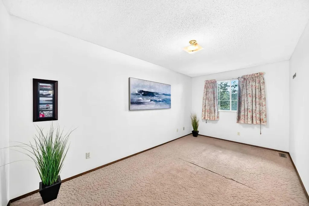 175 Manora Place NE Calgary AB T2A 5P7