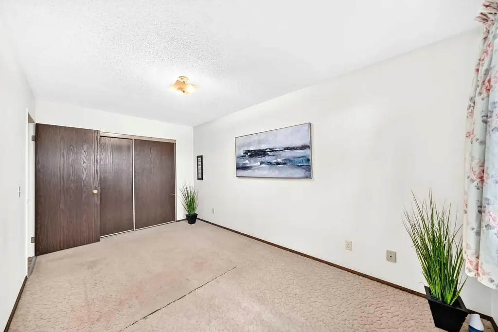 175 Manora Place NE Calgary AB T2A 5P7