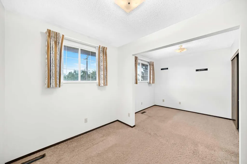 175 Manora Place NE Calgary AB T2A 5P7