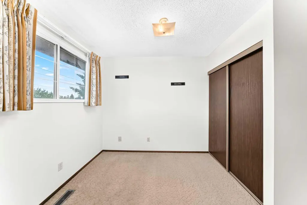 175 Manora Place NE Calgary AB T2A 5P7