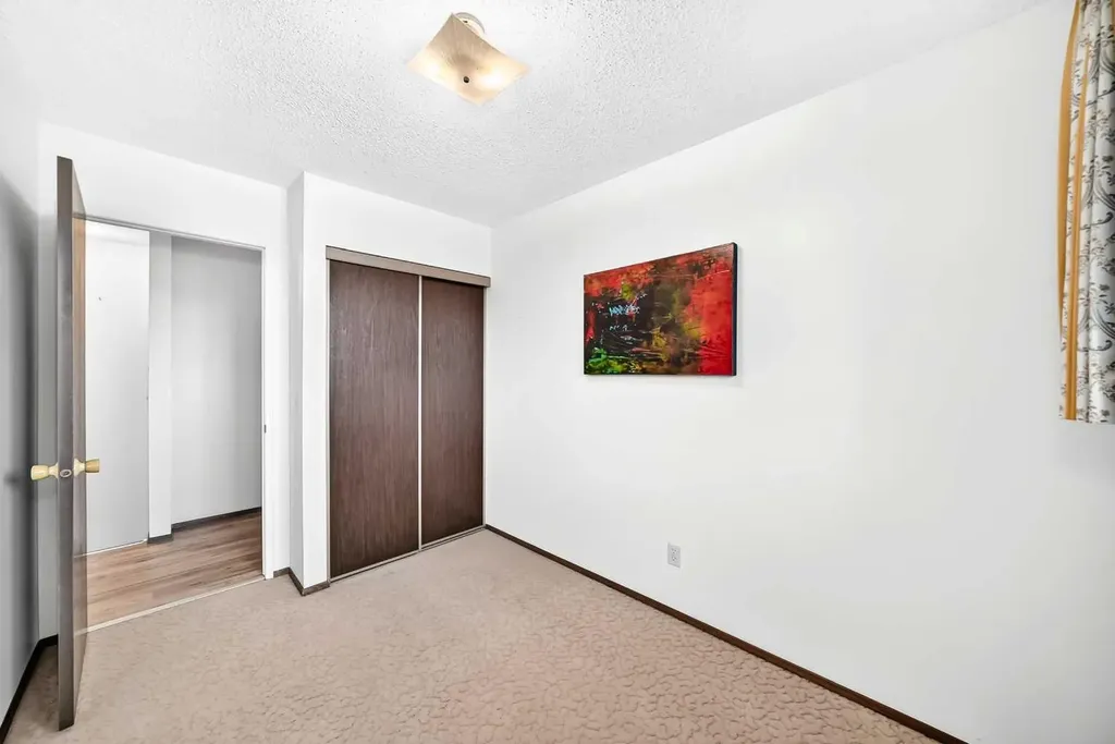 175 Manora Place NE Calgary AB T2A 5P7