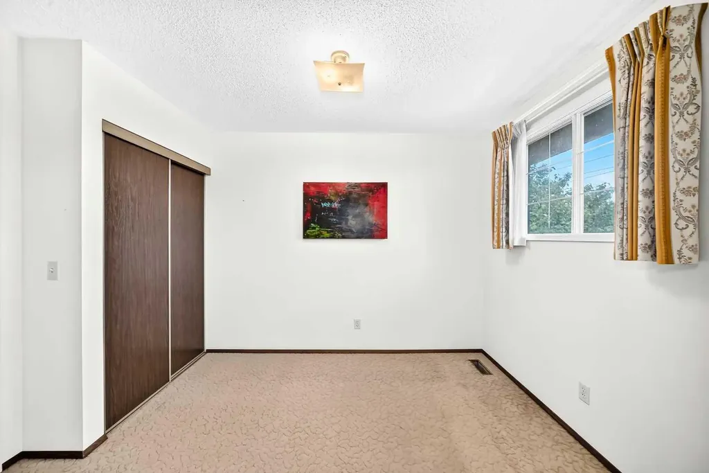 175 Manora Place NE Calgary AB T2A 5P7