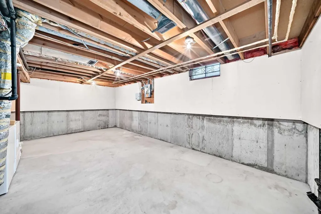 175 Manora Place NE Calgary AB T2A 5P7