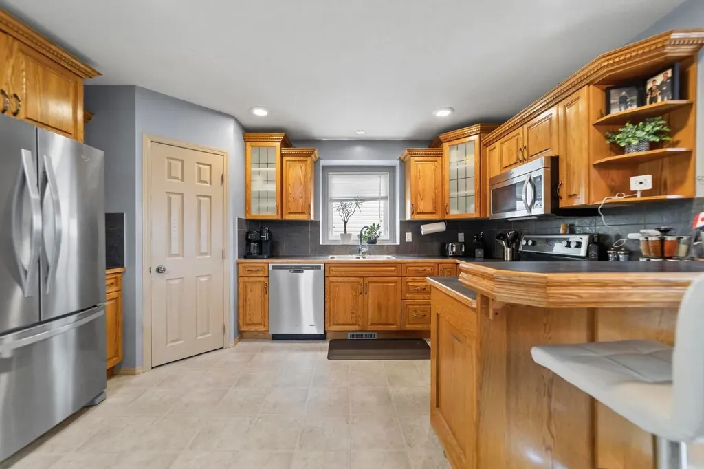 6810 39 Avenue Close Camrose AB T4V5A8