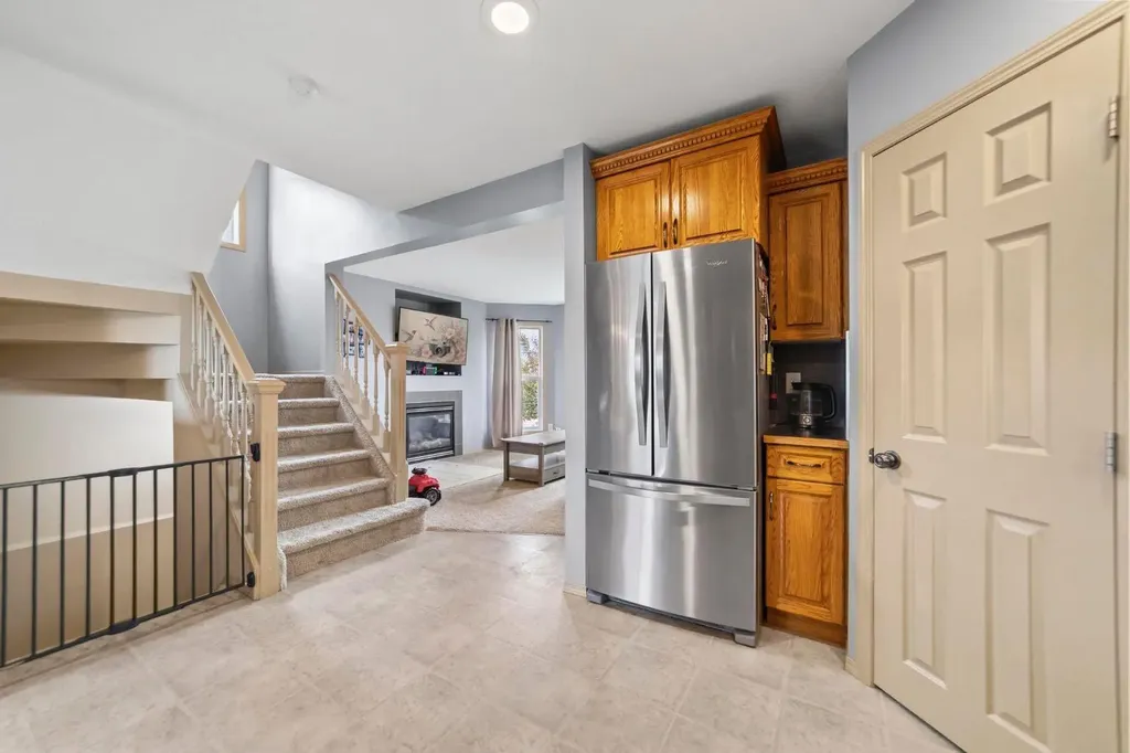 6810 39 Avenue Close Camrose AB T4V5A8