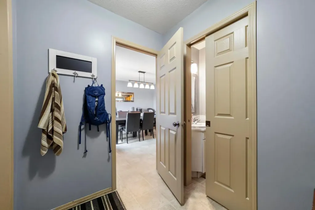 6810 39 Avenue Close Camrose AB T4V5A8