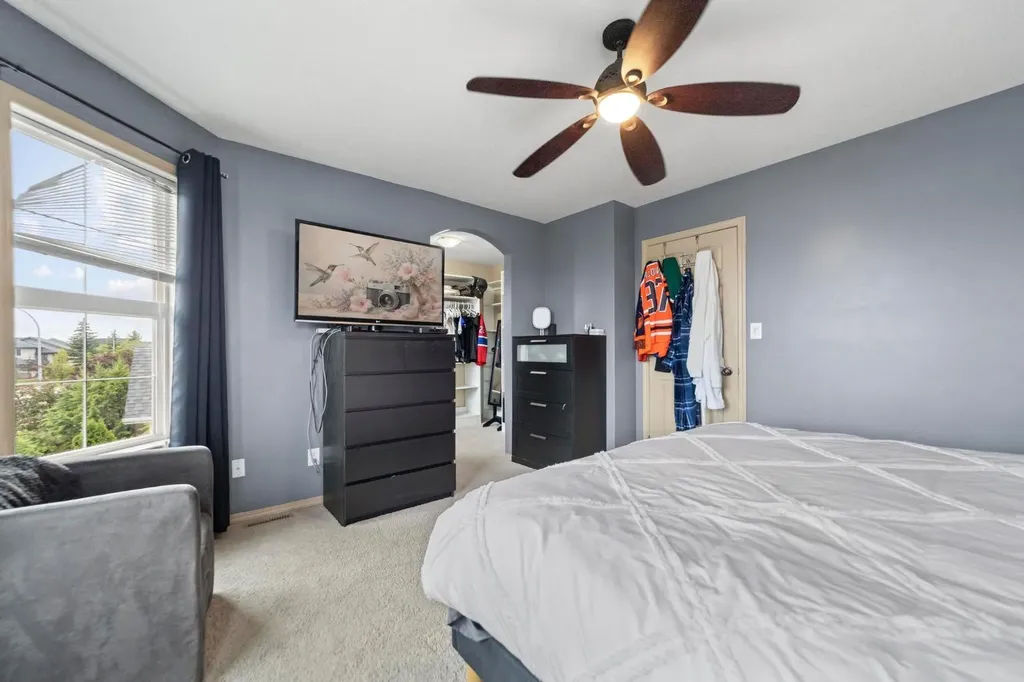 6810 39 Avenue Close Camrose AB T4V5A8