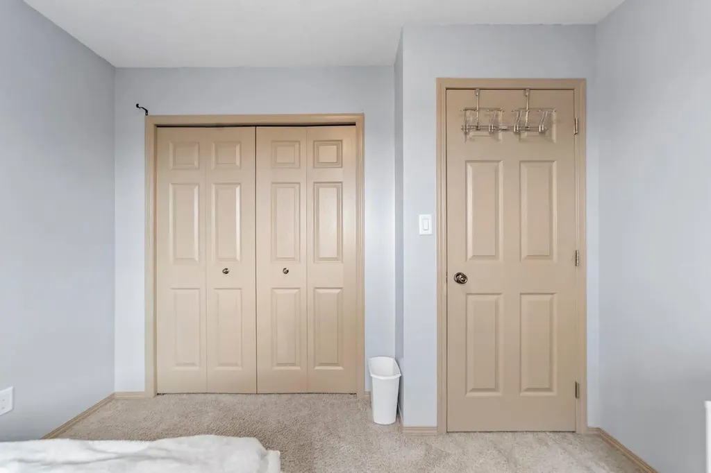 6810 39 Avenue Close Camrose AB T4V5A8