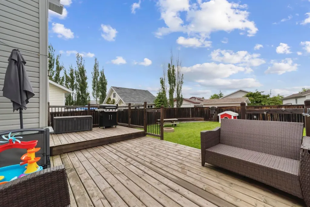 6810 39 Avenue Close Camrose AB T4V5A8